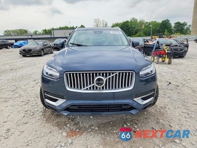 Piąte zdjęcie samochodu w środku: 2025 VOLVO XC90 PLUS VIN:YV4H60PE9S1332578 - miniatura