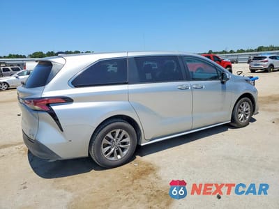 Trzecie zdjęcie samochodu z tyłu: 2022 TOYOTA SIENNA LE VIN:5TDKRKEC3NS115998 - miniatura
