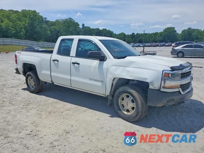 Czwarte zdjęcie samochodu z boku: 2018 CHEVROLET SILVERADO K1500 VIN:1GCVKNEC6JZ239162 - miniatura