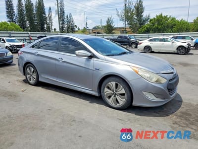 Czwarte zdjęcie samochodu z boku: 2014 HYUNDAI SONATA HYBRID VIN:KMHEC4A48EA112287 - miniatura