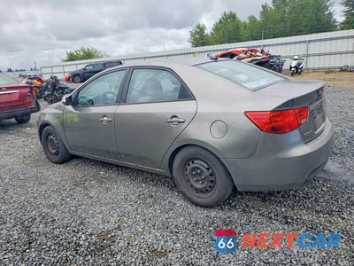 Drugie zdjęcie samochodu z przodu: 2010 KIA FORTE EX VIN:KNAFU4A2XA5809660 - miniatura