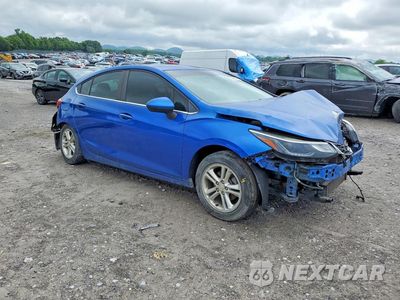 Czwarte zdjęcie samochodu z boku: 2018 CHEVROLET CRUZE LT VIN:3G1BE6SM7JS654493 - miniatura