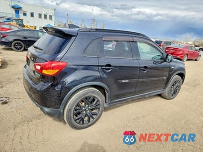 Trzecie zdjęcie samochodu z tyłu: 2017 MITSUBISHI RVR SE LIMITED VIN:JA4AJ4AW2HZ607613 - miniatura