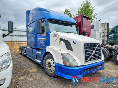 2008 VOLVO VN VNL 4V4NC9TH58N261596 - główne zdjęcie licytacji z USA - miniatura