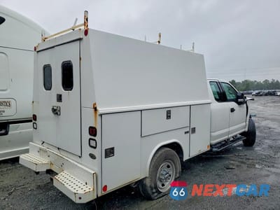 Trzecie zdjęcie samochodu z tyłu: 2017 FORD F350 SUPER DUTY VIN:1FD8X3F64HED46350 - miniatura