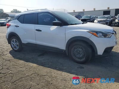 Czwarte zdjęcie samochodu z boku: 2019 NISSAN KICKS S VIN:3N1CP5CU4KL560715 - miniatura