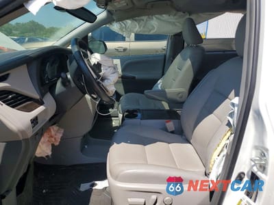 Zdjęcie 7 z 13 samochodu: 2019 TOYOTA SIENNA XLE 7-PASSENGER VIN:5TDDZ3DC7KS227330 - miniatura