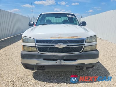 Piąte zdjęcie samochodu w środku: 2007 CHEVROLET SILVERADO C2500 HEAVY DUTY VIN:1GCHC29U27E165640 - miniatura