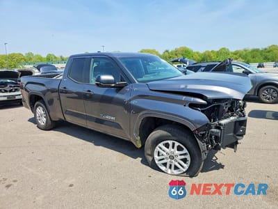 Czwarte zdjęcie samochodu z boku: 2023 TOYOTA TUNDRA SR5 VIN:5TFLA5DA2PX058106 - miniatura