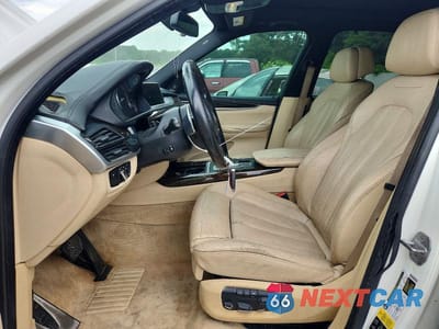 Zdjęcie 7 z 13 samochodu: 2015 BMW X5 XDRIVE50I VIN:5UXKR6C5XF0J77316 - miniatura