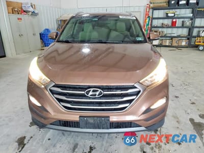 Piąte zdjęcie samochodu w środku: 2016 HYUNDAI TUCSON SPORT VIN:KM8J3CA23GU044120 - miniatura