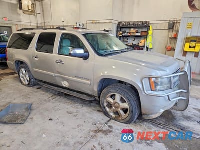 Czwarte zdjęcie samochodu z boku: 2007 CHEVROLET SUBURBAN C1500 VIN:3GNFC16J87G209796 - miniatura