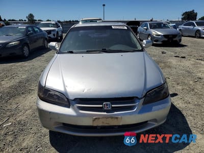 Piąte zdjęcie samochodu w środku: 2001 HONDA ACCORD EX VIN:JHMCG66011C025250 - miniatura