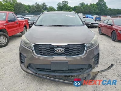 Piąte zdjęcie samochodu w środku: 2019 KIA SORENTO LX VIN:5XYPGDA33KG436607 - miniatura