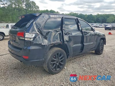 Trzecie zdjęcie samochodu z tyłu: 2020 JEEP GRAND CHEROKEE LAREDO VIN:1C4RJFAGXLC150719 - miniatura