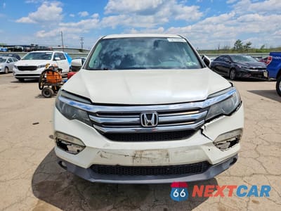 Piąte zdjęcie samochodu w środku: 2017 HONDA PILOT EXL VIN:5FNYF6H50HB015809 - miniatura