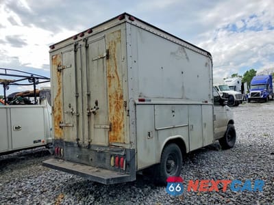 Trzecie zdjęcie samochodu z tyłu: 2003 FORD E350 BOX TRUCK VIN:1FDSE35L43HA25788 - miniatura