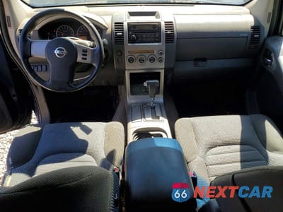 Zdjęcie 8 z 13 samochodu: 2005 NISSAN PATHFINDER XE VIN:5N1AR18UX5C717353 - miniatura