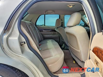 Zdjęcie 10 z 13 samochodu: 2004 MERCURY GRAND MARQUIS GS VIN:2MEFM74W64X653959 - miniatura