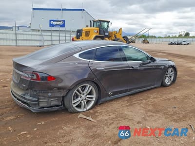 Trzecie zdjęcie samochodu z tyłu: 2012 TESLA MODEL S VIN:5YJSA1DP9CFP02696 - miniatura
