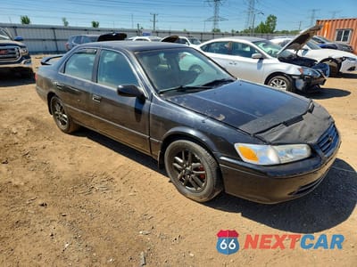 Czwarte zdjęcie samochodu z boku: 1998 TOYOTA CAMRY LE V6 VIN:4T1BF28K7WU053476 - miniatura