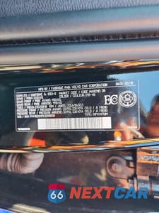 Zdjęcie 14 z 14 samochodu: 2019 VOLVO XC40 T5 R-DESIGN VIN:YV4162UM7K2048658 - miniatura