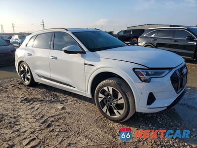 Czwarte zdjęcie samochodu z boku: 2022 AUDI E-TRON PREMIUM VIN:WA1AAAGE6NB012586 - miniatura