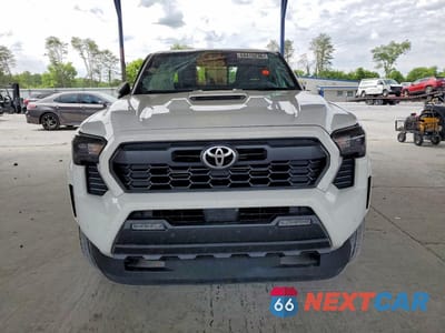 Piąte zdjęcie samochodu w środku: 2024 TOYOTA TACOMA TRD SPORT VIN:3TMKB5FN2RM004032 - miniatura