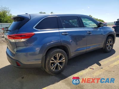 Trzecie zdjęcie samochodu z tyłu: 2017 TOYOTA HIGHLANDER LE PLUS VIN:5TDBZRFH2HS427947 - miniatura