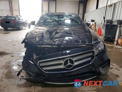 Piąte zdjęcie samochodu w środku: 2020 MERCEDES-BENZ E 350 4MATIC VIN:W1KZF8EB8LA829644 - miniatura