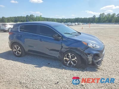 Czwarte zdjęcie samochodu z boku: 2021 KIA SPORTAGE LX VIN:KNDPM3AC7M7935624 - miniatura
