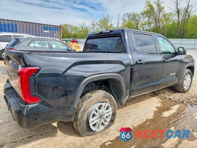 Trzecie zdjęcie samochodu z tyłu: 2026 TOYOTA TUNDRA SR5 VIN:5TFLA5DB9TX354159 - miniatura