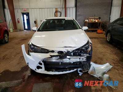 Piąte zdjęcie samochodu w środku: 2021 TOYOTA COROLLA LE VIN:5YFEPMAEXMP183986 - miniatura