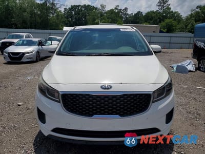Piąte zdjęcie samochodu w środku: 2017 KIA SEDONA LX VIN:KNDMB5C12H6229561 - miniatura