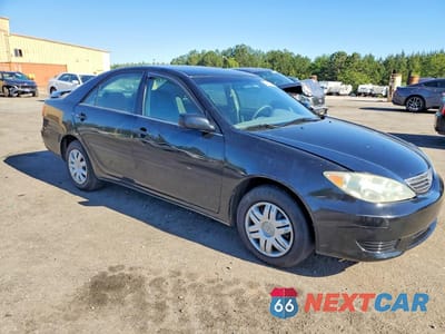 Czwarte zdjęcie samochodu z boku: 2005 TOYOTA CAMRY LE VIN:4T1BE32K95U054449 - miniatura