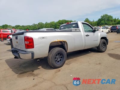 Trzecie zdjęcie samochodu z tyłu: 2011 CHEVROLET SILVERADO K1500 VIN:1GCNKPEA0BF157084 - miniatura