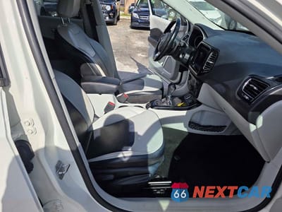 Piąte zdjęcie samochodu w środku: 2021 JEEP COMPASS LIMITED VIN:3C4NJCCB1MT511484 - miniatura