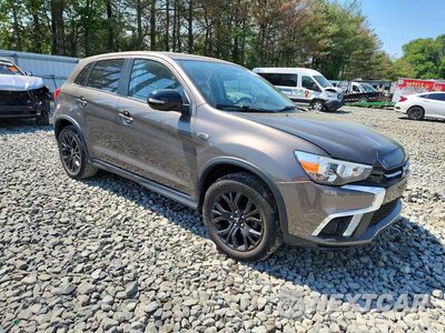 Czwarte zdjęcie samochodu z boku: 2018 MITSUBISHI OUTLANDER SPORT ES VIN:JA4AR3AU4JZ028940 - miniatura