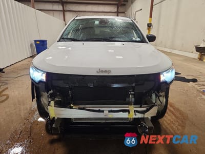 Piąte zdjęcie samochodu w środku: 2023 JEEP COMPASS LATITUDE VIN:3C4NJDBNXPT561435 - miniatura