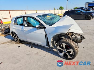 Czwarte zdjęcie samochodu z boku: 2017 VOLKSWAGEN GTI S VIN:3VW4T7AU4HM062235 - miniatura