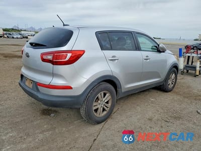 Trzecie zdjęcie samochodu z tyłu: 2011 KIA SPORTAGE LX VIN:KNDPB3A29B7017996 - miniatura