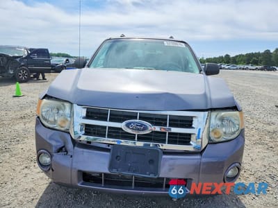 Piąte zdjęcie samochodu w środku: 2008 FORD ESCAPE XLT VIN:1FMCU93148KC13636 - miniatura