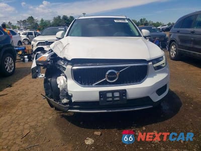 Piąte zdjęcie samochodu w środku: 2019 VOLVO XC40 T5 MOMENTUM VIN:YV4162UK3K2069926 - miniatura