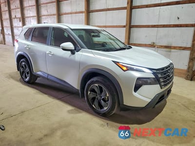 Czwarte zdjęcie samochodu z boku: 2025 NISSAN ROGUE SV VIN:5N1BT3BB5SC674450 - miniatura