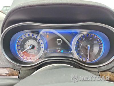 Zdjęcie 9 z 12 samochodu: 2015 CHRYSLER 300C VIN:2C3CCAKG3FH923439 - miniatura