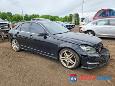 Czwarte zdjęcie samochodu z boku: 2012 MERCEDES-BENZ C 300 4MATIC VIN:WDDGF8BB5CR192497 - miniatura