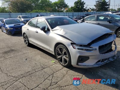 Czwarte zdjęcie samochodu z boku: 2024 VOLVO S60 PLUS VIN:7JRL12FL7RG280108 - miniatura