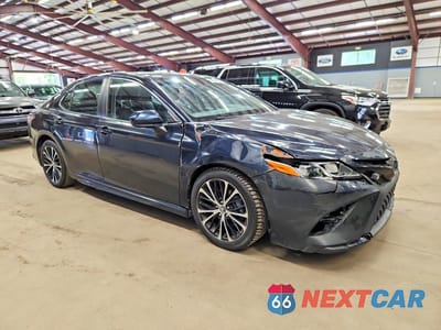Czwarte zdjęcie samochodu z boku: 2020 TOYOTA CAMRY SE VIN:4T1G11AK8LU342743 - miniatura