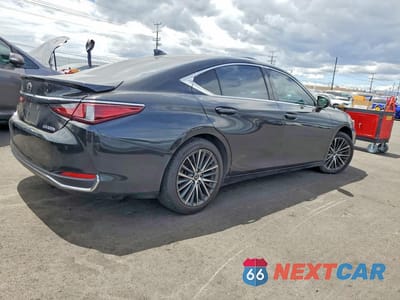 Trzecie zdjęcie samochodu z tyłu: 2023 LEXUS ES 300H BASE VIN:58ADA1C18PU035661 - miniatura