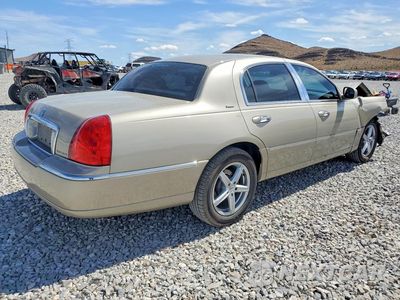 Trzecie zdjęcie samochodu z tyłu: 2006 LINCOLN TOWN CAR DESIGNER VIN:1LNHM83V16Y608855 - miniatura